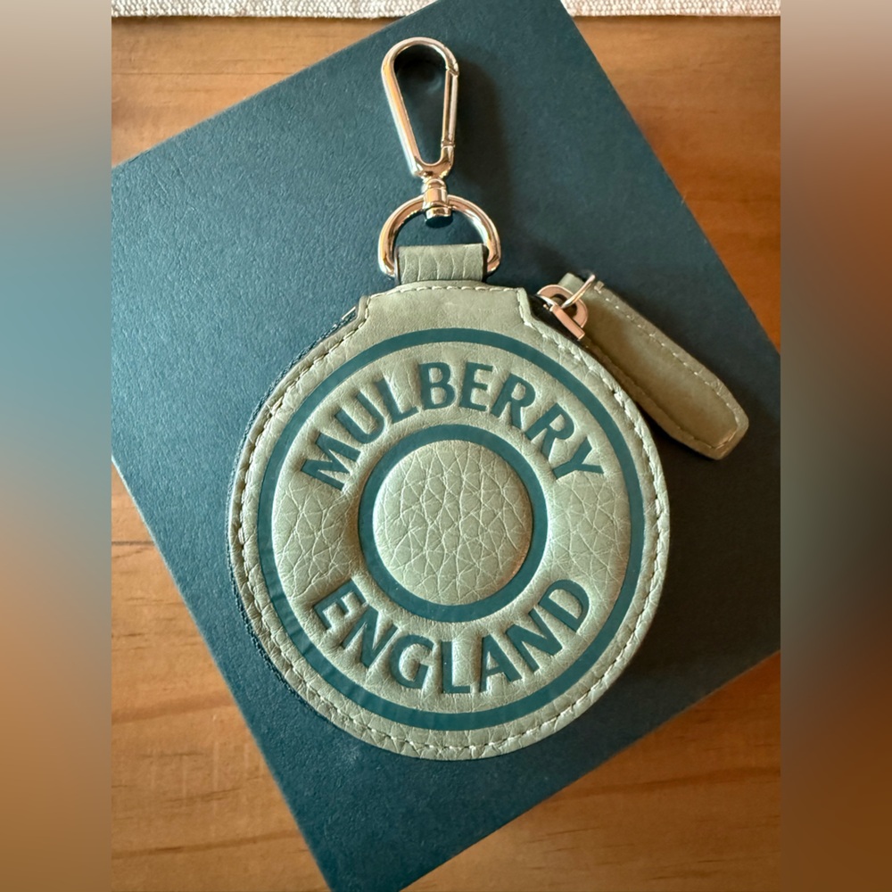 Discontinued Mulberry England round pouch in Cambridge Green, rare
